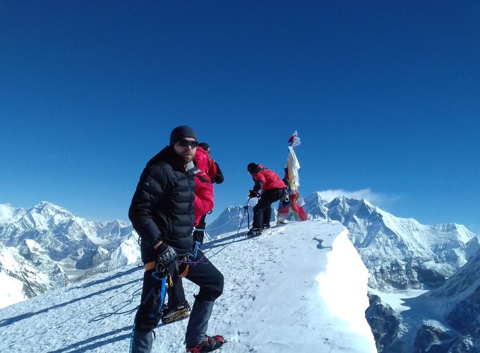 Mera Peak Climbing & Amalaptsa Pass Trek 20 Days